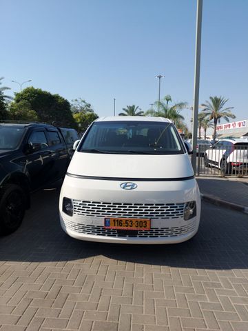 יונדאי סטאריה