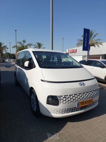 יונדאי סטאריה