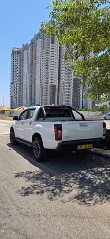 איסוזו די-מקס