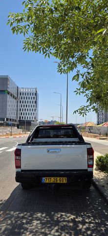 איסוזו די-מקס