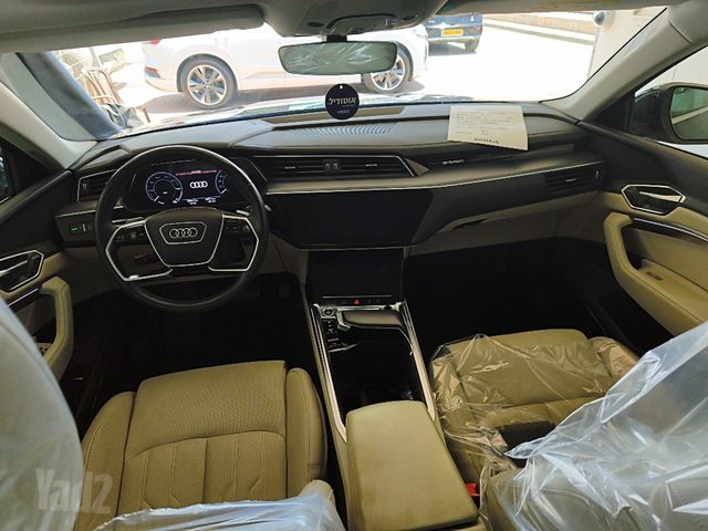 אאודי Q8 e-tron