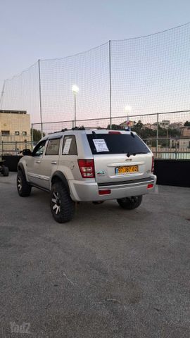 מודעת רכב ג'יפ גרנד צ'ירוקי