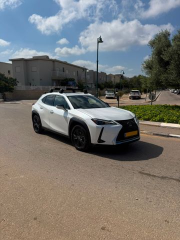 UX Takumi 250h היברידי אוט׳ 2.0 (152 כ״ס)