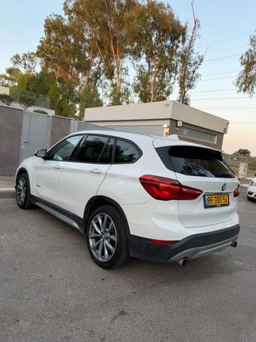 ב מ וו X1