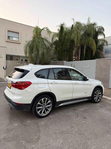 ב מ וו X1