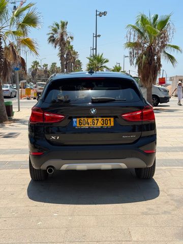 ב מ וו X1