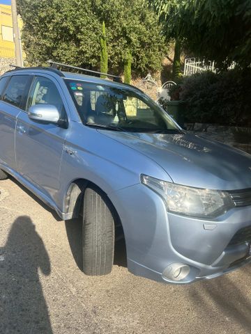 מיצובישי אאוטלנדר