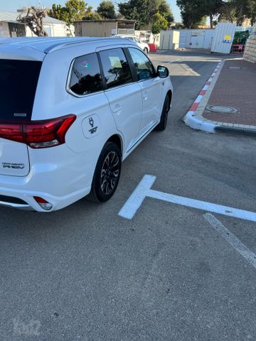 מיצובישי אאוטלנדר