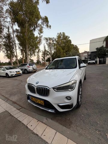 ב מ וו X1