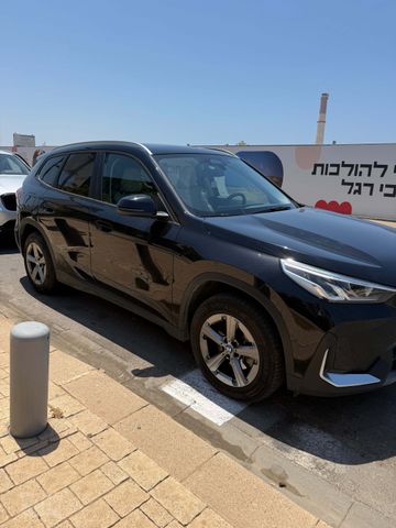 ב מ וו X1