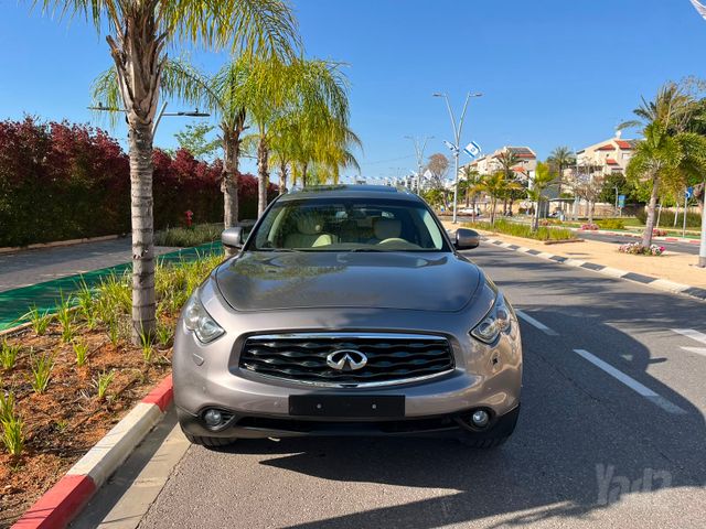 אינפיניטי FX37