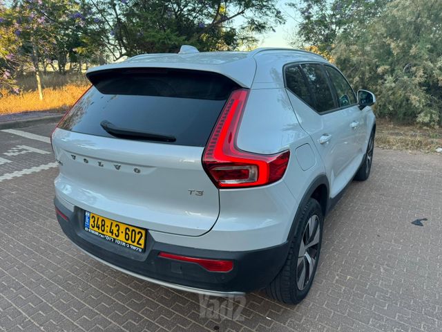 וולוו XC40