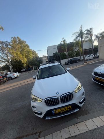 ב מ וו X1
