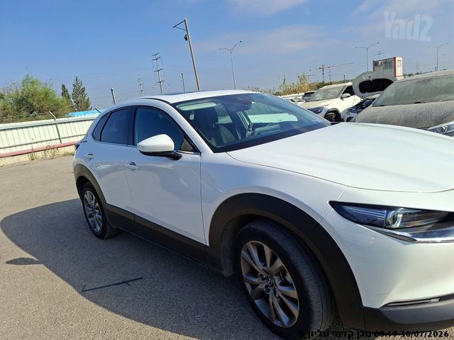 מודעת רכב מאזדה CX-30