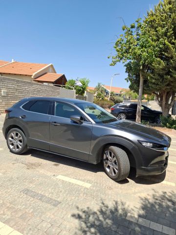 מודעת רכב מאזדה CX-30