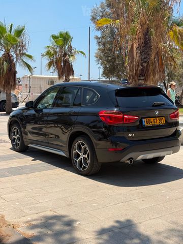 ב מ וו X1