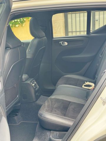וולוו XC40