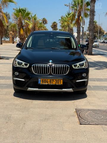 ב מ וו X1