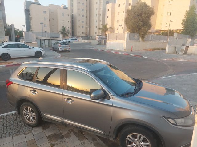 מיצובישי אאוטלנדר