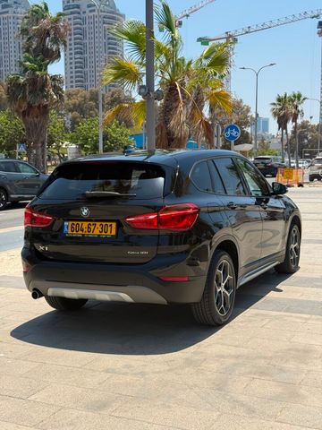 ב מ וו X1