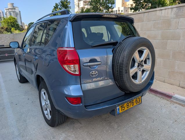טויוטה RAV4