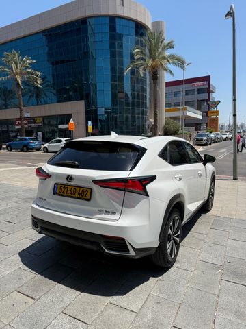 מודעת רכב לקסוס NX 2