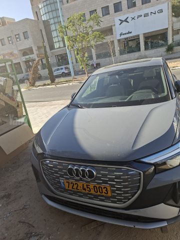 מודעת רכב אאודי Q4 e-tron