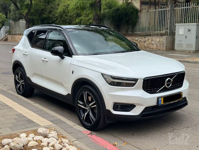 מודעת רכב וולוו XC40