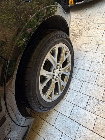קאדילק XT5