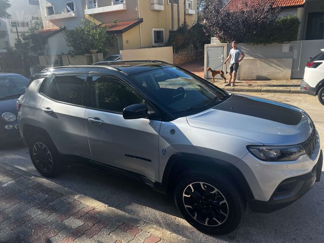מודעת רכב ג'יפ קומפאס