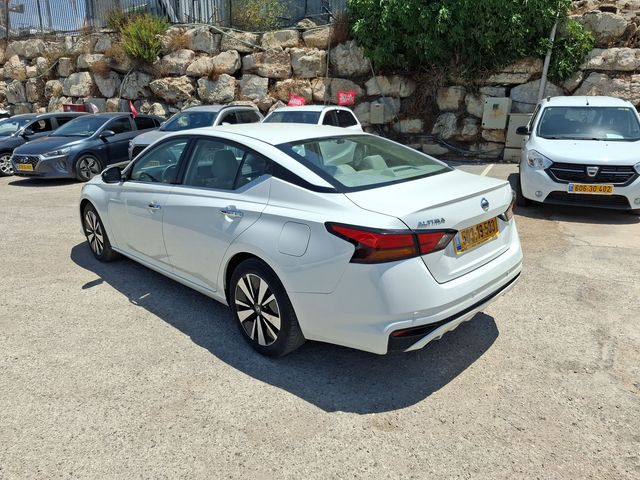 ניסאן אלטימה