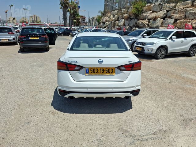 ניסאן אלטימה