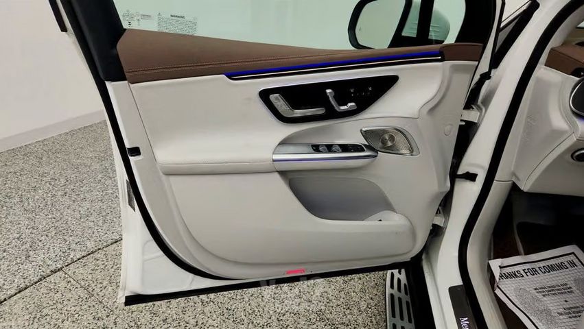 מרצדס-בנץ EQE SUV