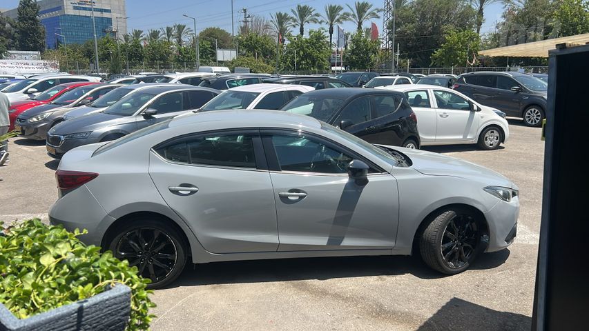מאזדה 3