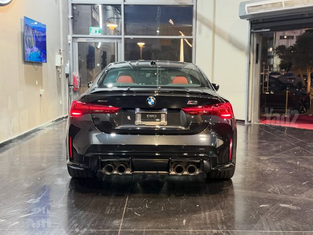 ב מ וו M4