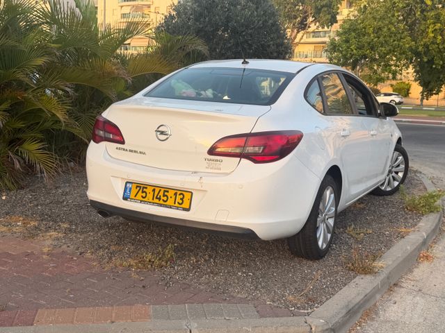 אופל אסטרה