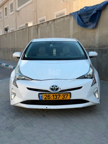 טויוטה פריוס