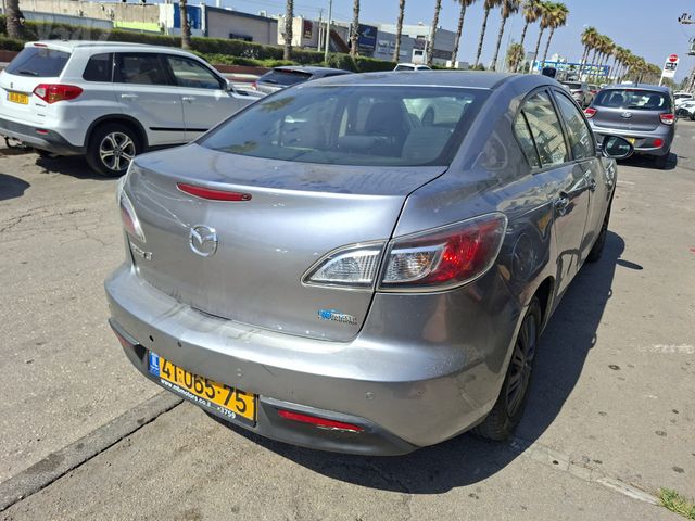 מאזדה 3