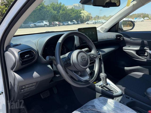 טויוטה יאריס קרוס