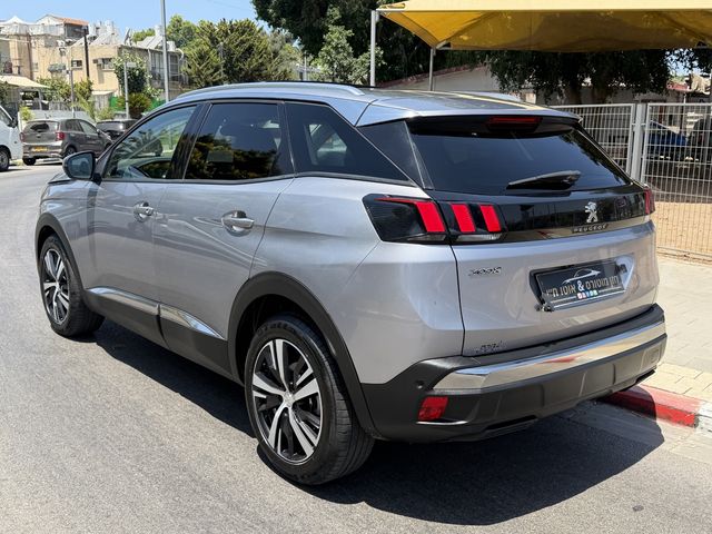 פיג'ו 3008