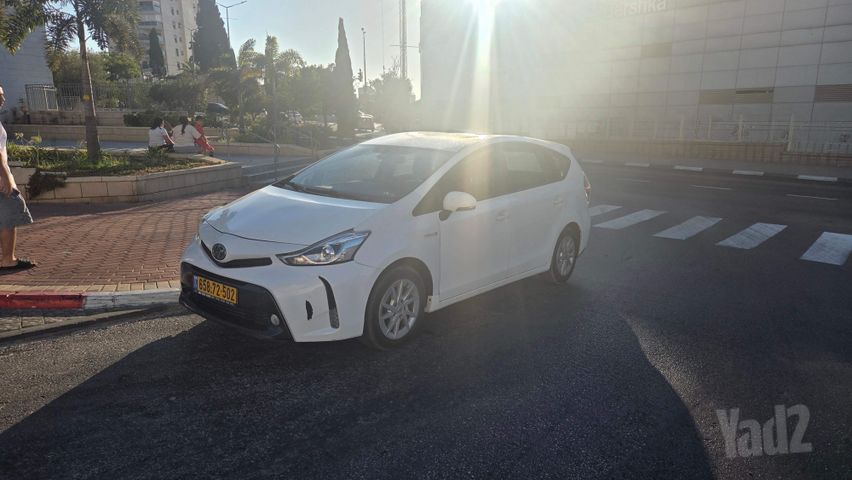 טויוטה פריוס פלוס