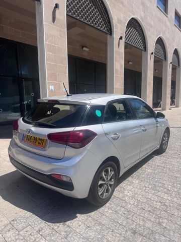 יונדאי i20