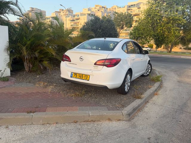 אופל אסטרה
