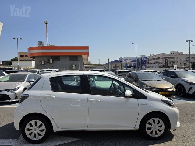 טויוטה יאריס