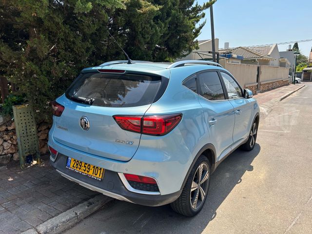 אם ג'י ZS