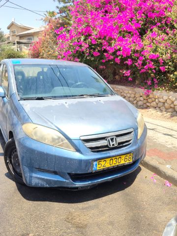 מודעת רכב הונדה FR-V