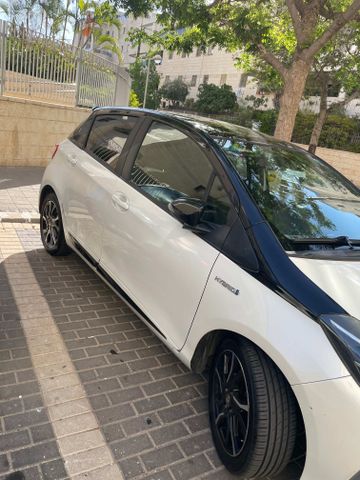 טויוטה יאריס