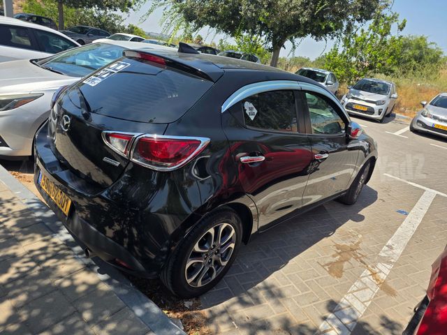 מודעת רכב מאזדה 2