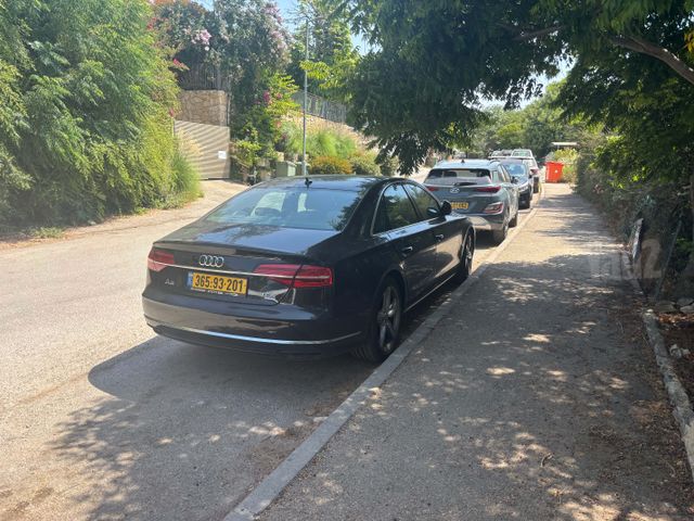אאודי A8
