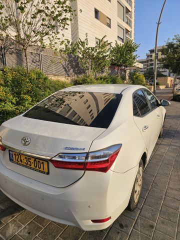 טויוטה קורולה